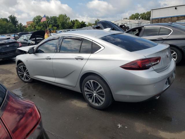 W04GR6SX6K1010072 - 2019 BUICK REGAL ESSENCE SILVER photo 2