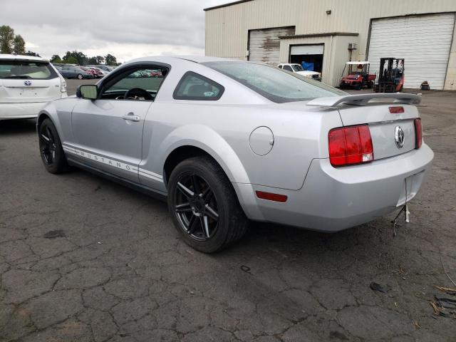 1ZVFT80N165220221 - 2006 FORD MUSTANG SILVER photo 2