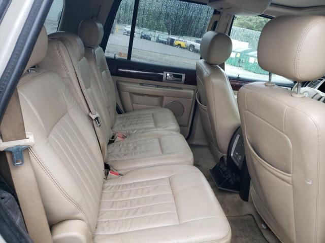 5LMFU28545LJ11076 - 2005 LINCOLN NAVIGATOR თეთრი ფოტო 11