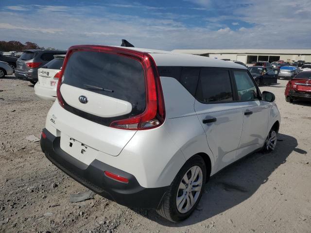 KNDJ22AU1M7140373 - 2021 KIA SOUL LX WHITE photo 4