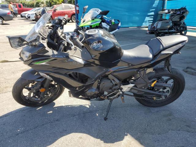 JKAEXEJ16HDA01340 - 2017 KAWASAKI EX650 J შავი ფოტო 3