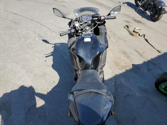 JKAEXEJ16HDA01340 - 2017 KAWASAKI EX650 J შავი ფოტო 6