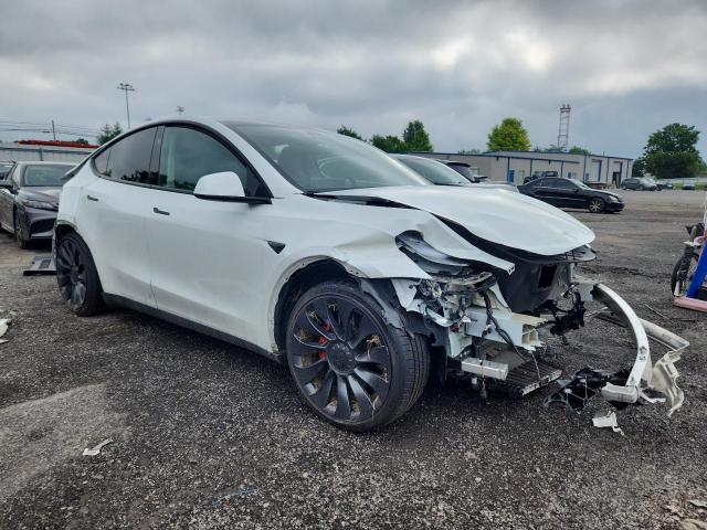 7SAYGDEF6RF041558 - 2024 TESLA MODEL Y WHITE photo 4
