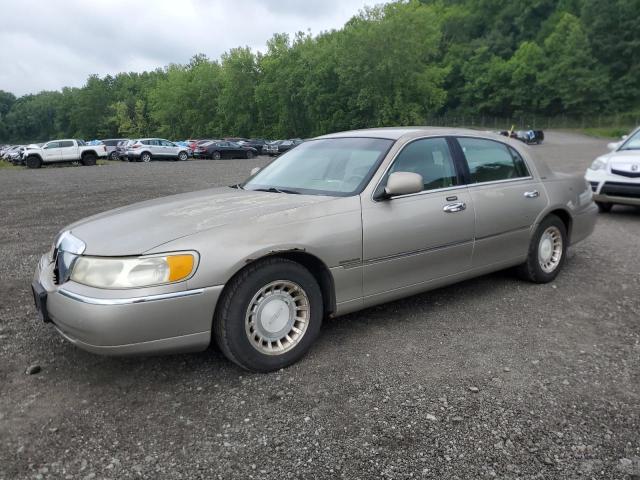 2001 LINCOLN TOWN CAR EXECUTIVE, 