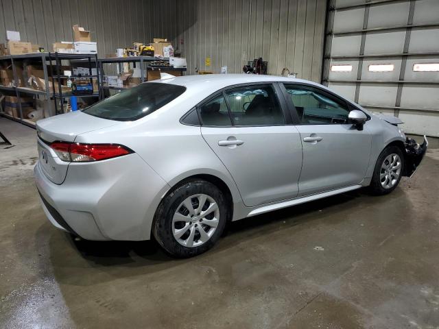 5YFEPMAE6MP263589 - 2021 TOYOTA COROLLA LE ვერცხლისფერი ფოტო 3