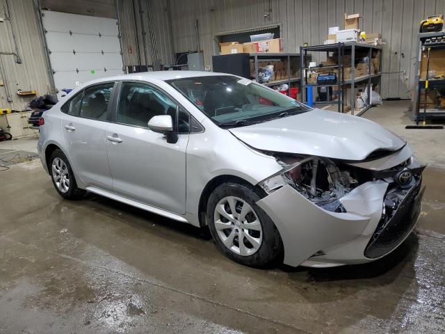 5YFEPMAE6MP263589 - 2021 TOYOTA COROLLA LE ვერცხლისფერი ფოტო 4