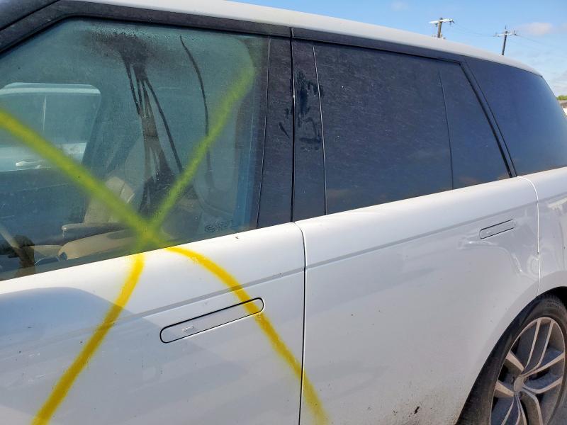 SALKP9FUXRA215081 - 2024 LAND ROVER RANGE ROVE SE WHITE photo 10