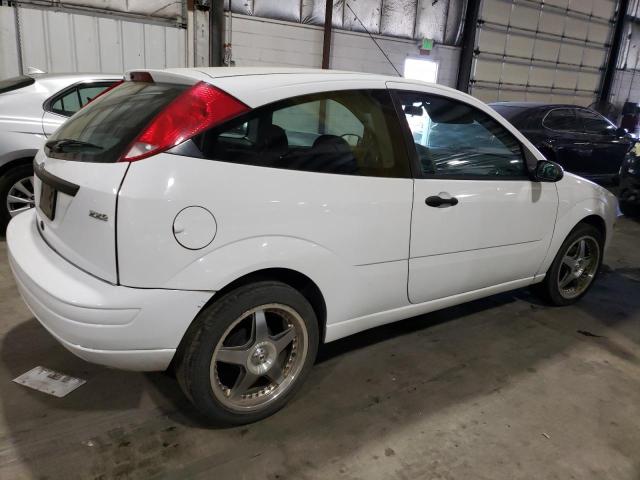 3FAFP31N55R123243 - 2005 FORD FOCUS ZX3 WHITE photo 3