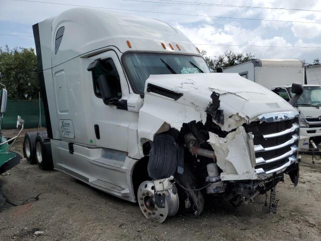 3AKJHHDR0JSJJ1102 - 2018 FREIGHTLINER CASCADIA 1 WHITE photo 1