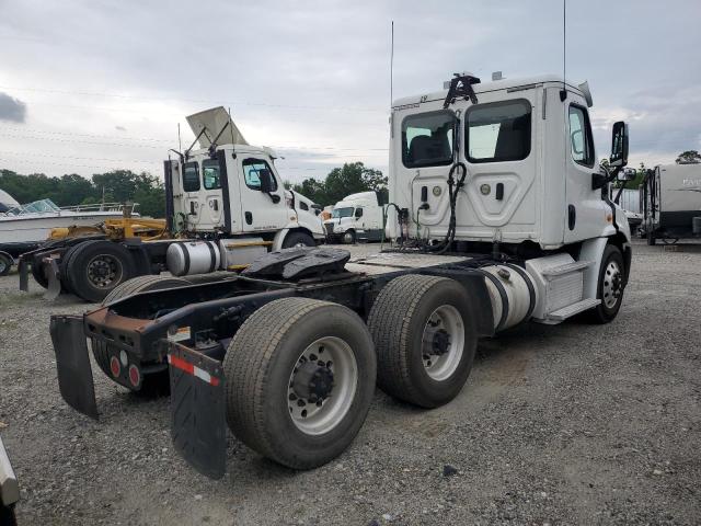 3AKJGBDV3JSKA7542 - 2018 FREIGHTLINER CASCADIA 1 WHITE photo 4