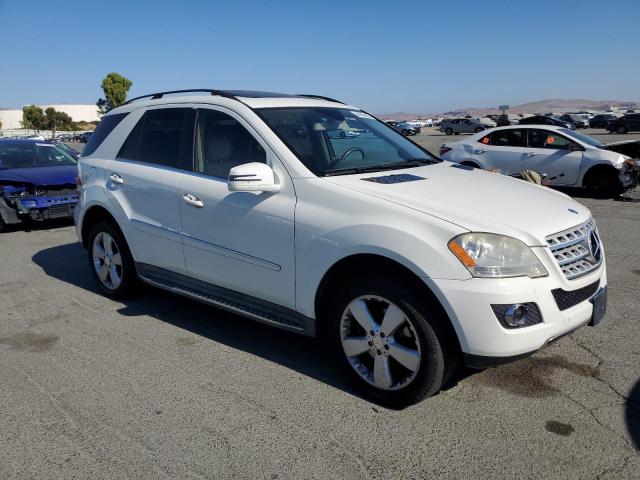 4JGBB8GB3BA718904 - 2011 MERCEDES-BENZ ML 350 4MATIC WHITE photo 4