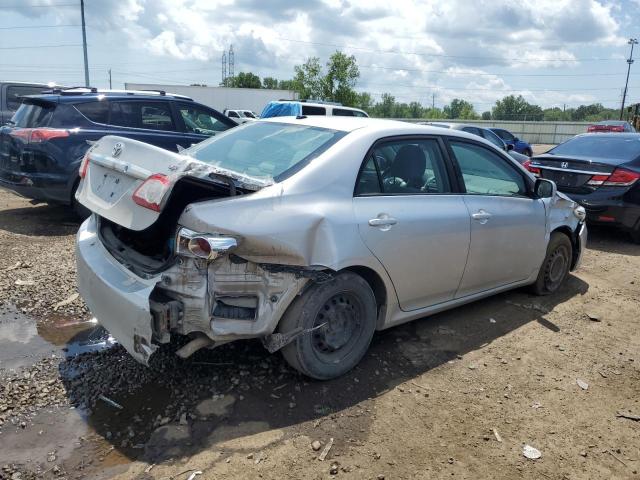 2T1BU4EE1BC600043 - 2011 TOYOTA COROLLA BASE Сріблястий фото 3