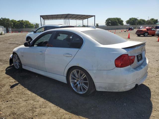 WBAVB73548KY63879 - 2008 BMW 100RS I WHITE photo 2