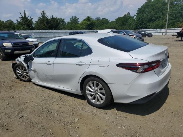 4T1C11AK6PU109044 - 2023 TOYOTA CAMRY LE WHITE photo 2