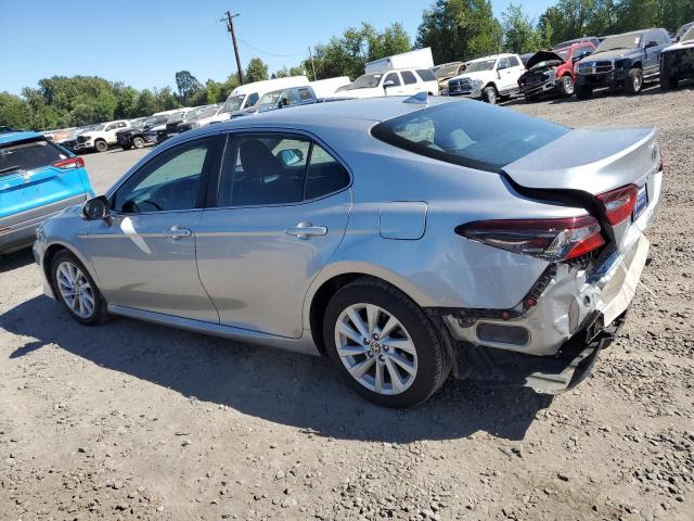 4T1C11AK3NU676566 - 2022 TOYOTA CAMRY LE ვერცხლისფერი ფოტო 2