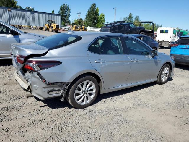 4T1C11AK3NU676566 - 2022 TOYOTA CAMRY LE ვერცხლისფერი ფოტო 3