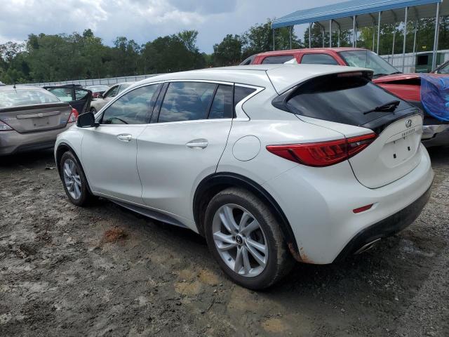 SJKCH5CP4JA045950 - 2018 INFINITI QX30 BASE Սպիտակ լուսանկար 2