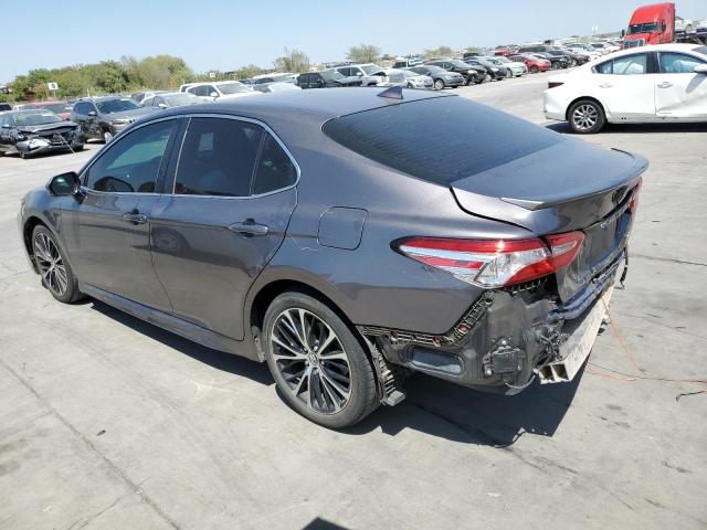 4T1M11AK6LU909602 - 2020 TOYOTA CAMRY SE GRAY photo 2