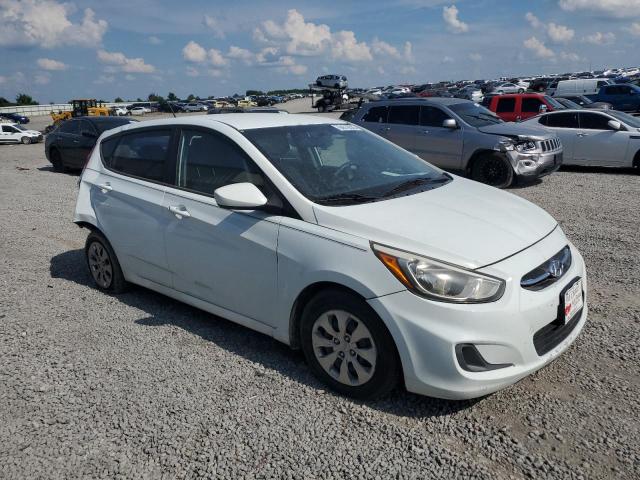 KMHCT5AE6FU216864 - 2015 HYUNDAI ACCENT GS თეთრი ფოტო 4