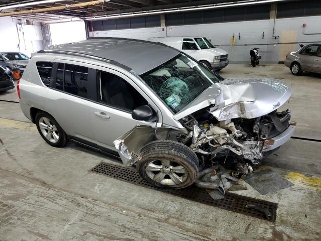 1C4NJCBA1CD601036 - 2012 JEEP COMPASS SPORT ვერცხლისფერი ფოტო 4