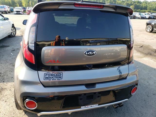 KNDJX3AA7J7615047 - 2018 KIA SOUL ! GRAY photo 6