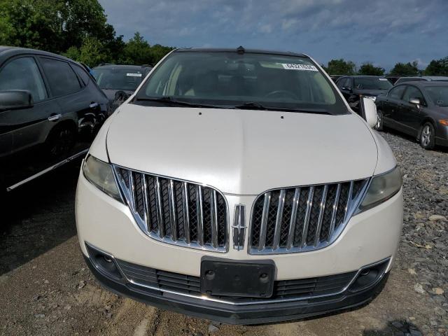 2LMDJ8JK1BBJ28231 - 2011 LINCOLN MKX WHITE photo 5