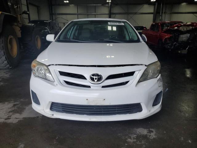 2T1BU4EE1DC945477 - 2013 TOYOTA COROLLA BASE თეთრი ფოტო 5