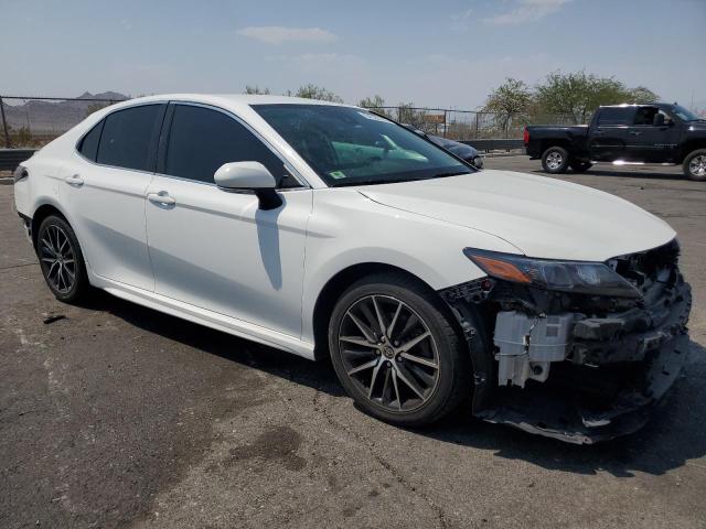 4T1T11AK7NU667529 - 2022 TOYOTA CAMRY SE WHITE photo 4