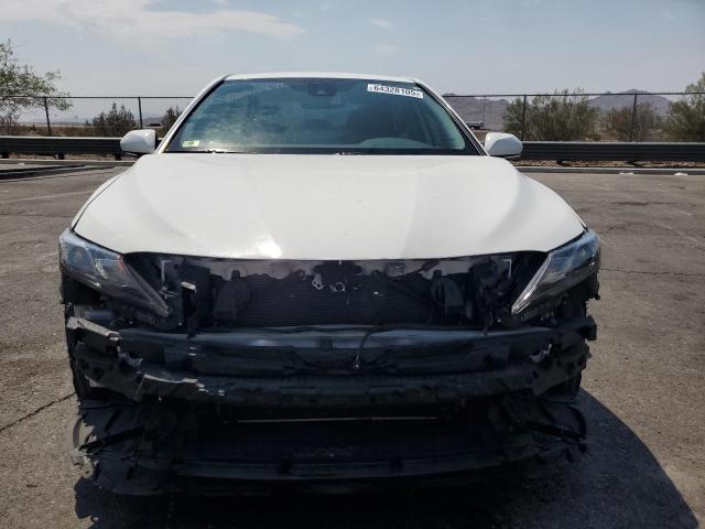 4T1T11AK7NU667529 - 2022 TOYOTA CAMRY SE WHITE photo 5