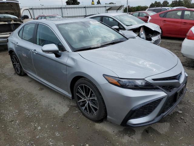 4T1S31AK3PU613962 - 2023 TOYOTA CAMRY SE NIGHT SHADE SILVER photo 4