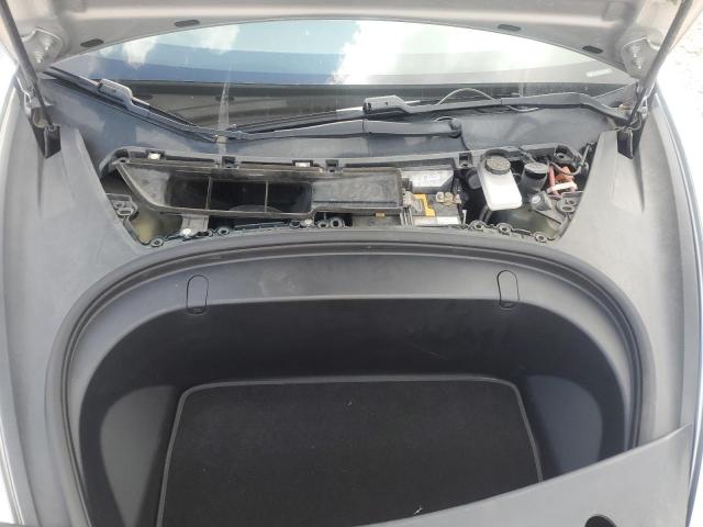 5YJ3E1EB6JF096198 - 2018 TESLA MODEL 3 Argent photo 11