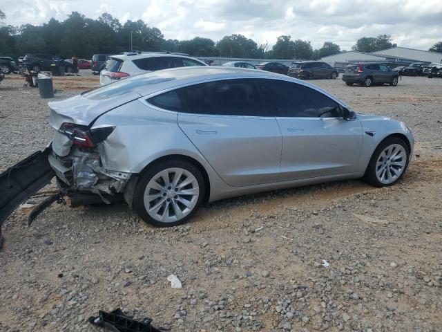 5YJ3E1EB6JF096198 - 2018 TESLA MODEL 3 Argent photo 3