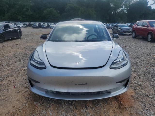 5YJ3E1EB6JF096198 - 2018 TESLA MODEL 3 Argent photo 5