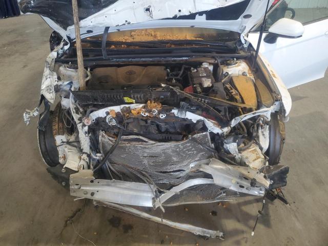 4T1B11HK0KU788044 - 2019 TOYOTA CAMRY L WHITE photo 11