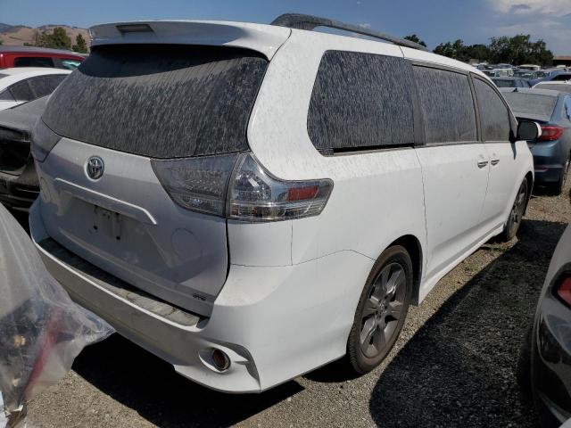 5TDXK3DC3GS729664 - 2016 TOYOTA SIENNA SE WHITE photo 3