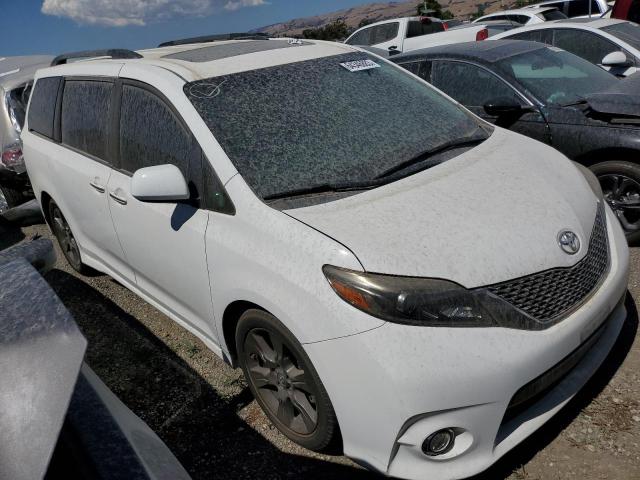 5TDXK3DC3GS729664 - 2016 TOYOTA SIENNA SE WHITE photo 4