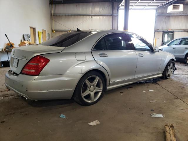 WDDNG8GB4BA368658 - 2011 MERCEDES-BENZ S 550 4MATIC SILVER photo 3