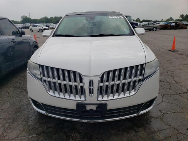 2LMHJ5AT4BBJ50202 - 2011 LINCOLN MKT WHITE photo 5