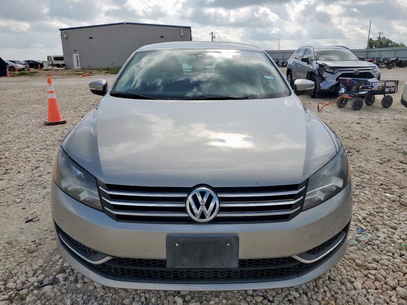 1VWAP7A34EC004752 - 2014 VOLKSWAGEN PASSAT S 银色 照片 5