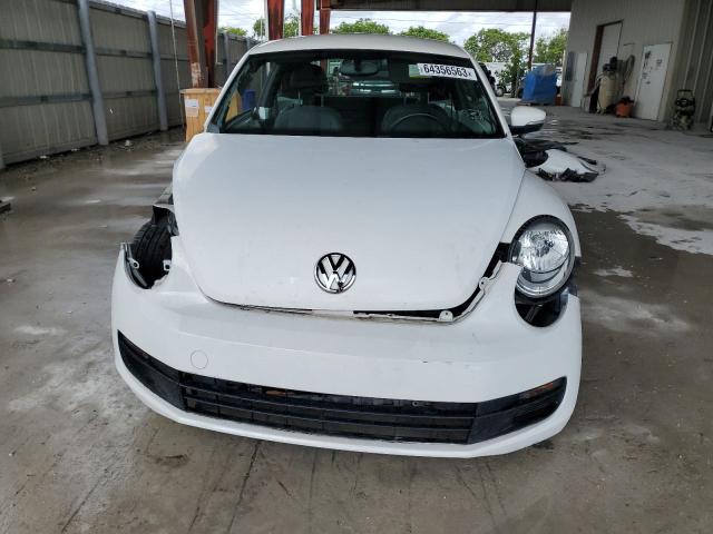 3VWJP7AT3DM686925 - 2013 VOLKSWAGEN BEETLE WHITE photo 5