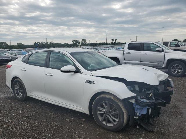 5XXGT4L3XLG383905 - 2020 KIA OPTIMA LX WHITE photo 4