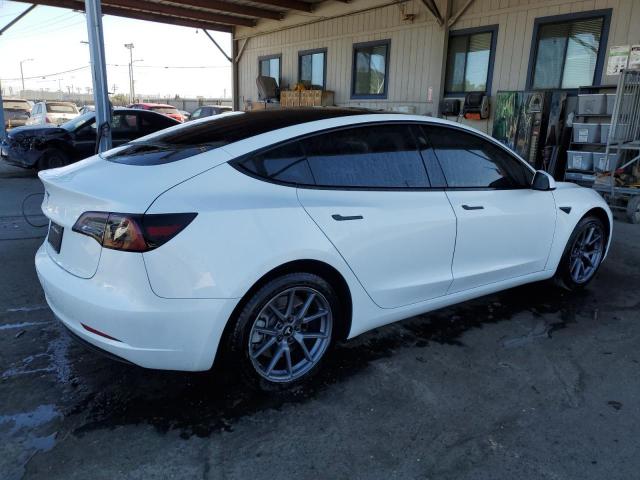 5YJ3E1EA2PF587612 - 2023 TESLA MODEL 3 WHITE photo 3