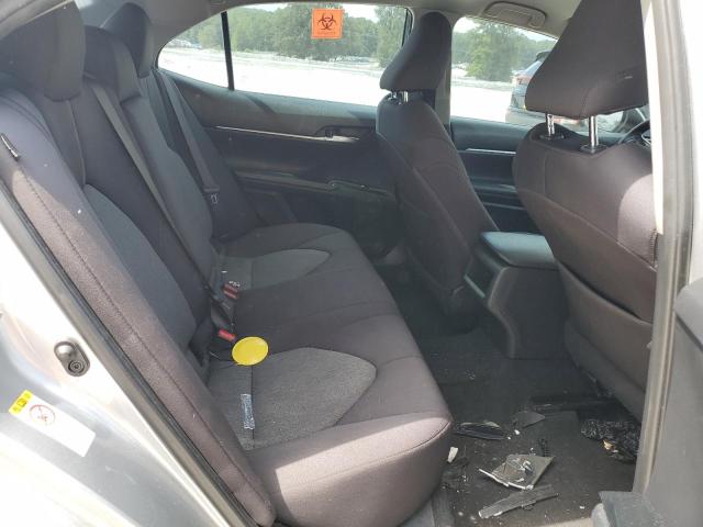 4T1B11HK3JU583218 - 2018 TOYOTA CAMRY L 银色 照片 10