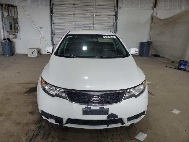 KNAFU4A27D5736364 - 2013 KIA FORTE EX WHITE photo 5