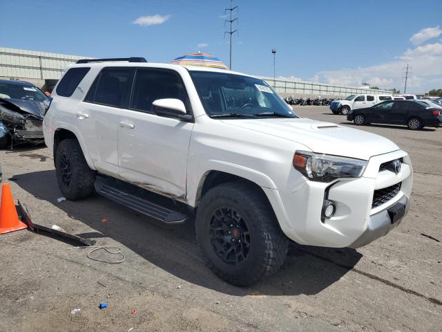 JTEBU5JR9K5677346 - 2019 TOYOTA 4RUNNER SR5/SR5 PREMIUM WHITE photo 4