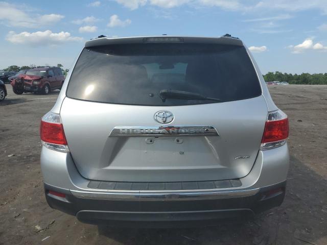 5TDBK3EHXBS055493 - 2011 TOYOTA HIGHLANDER BASE SILVER photo 6