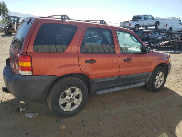 1FMCU93186KC72590 - 2006 FORD ESCAPE XLT ORANGE photo 3