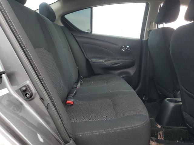 3N1CN7AP5KL875313 - 2019 NISSAN VERSA S 灰色 照片 10