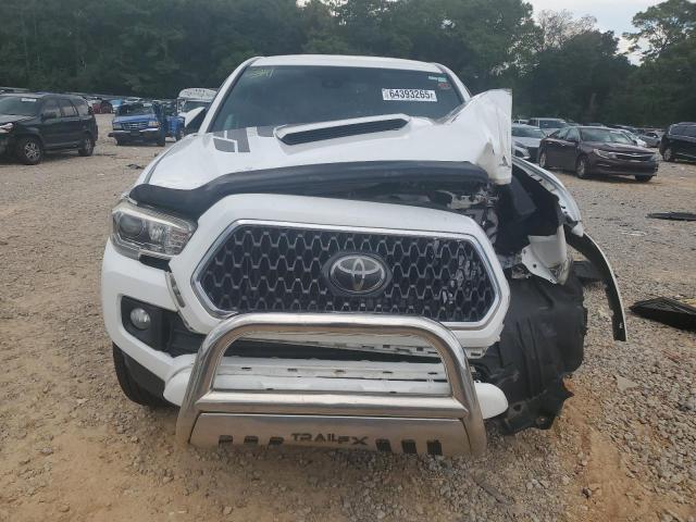 5TFAZ5CN1JX062479 - 2018 TOYOTA TACOMA DOUBLE CAB WHITE photo 5