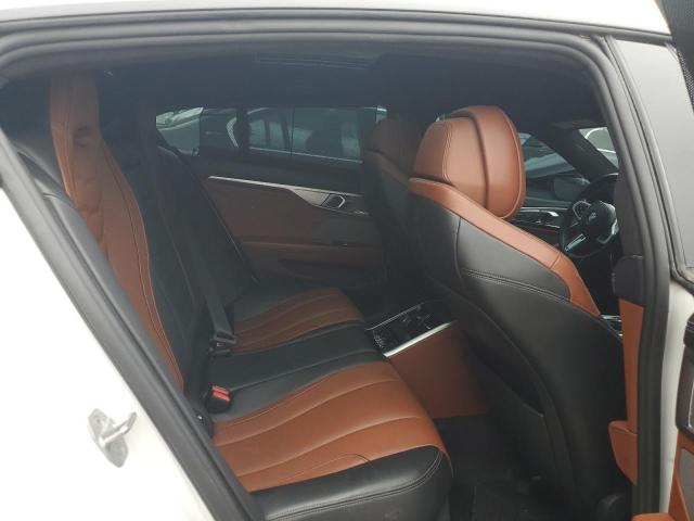 WBAGV8C06NCG91048 - 2022 BMW M850XI WHITE photo 10